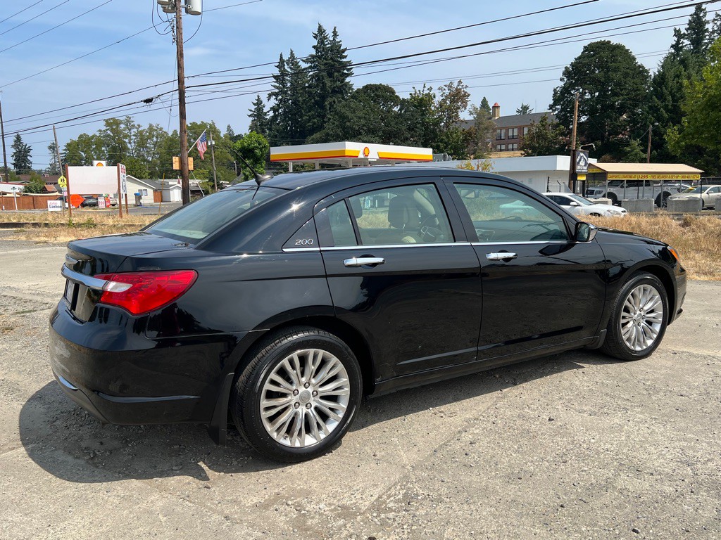 2011 Chrysler 200 Image 16