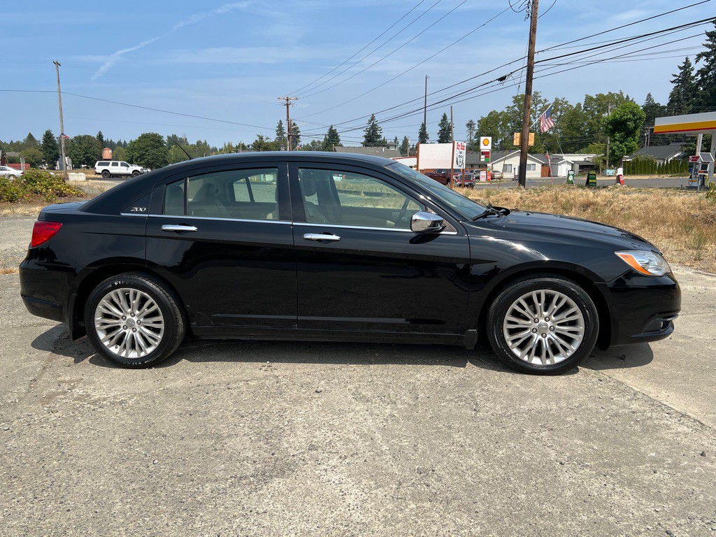 2011 Chrysler 200 Image 18