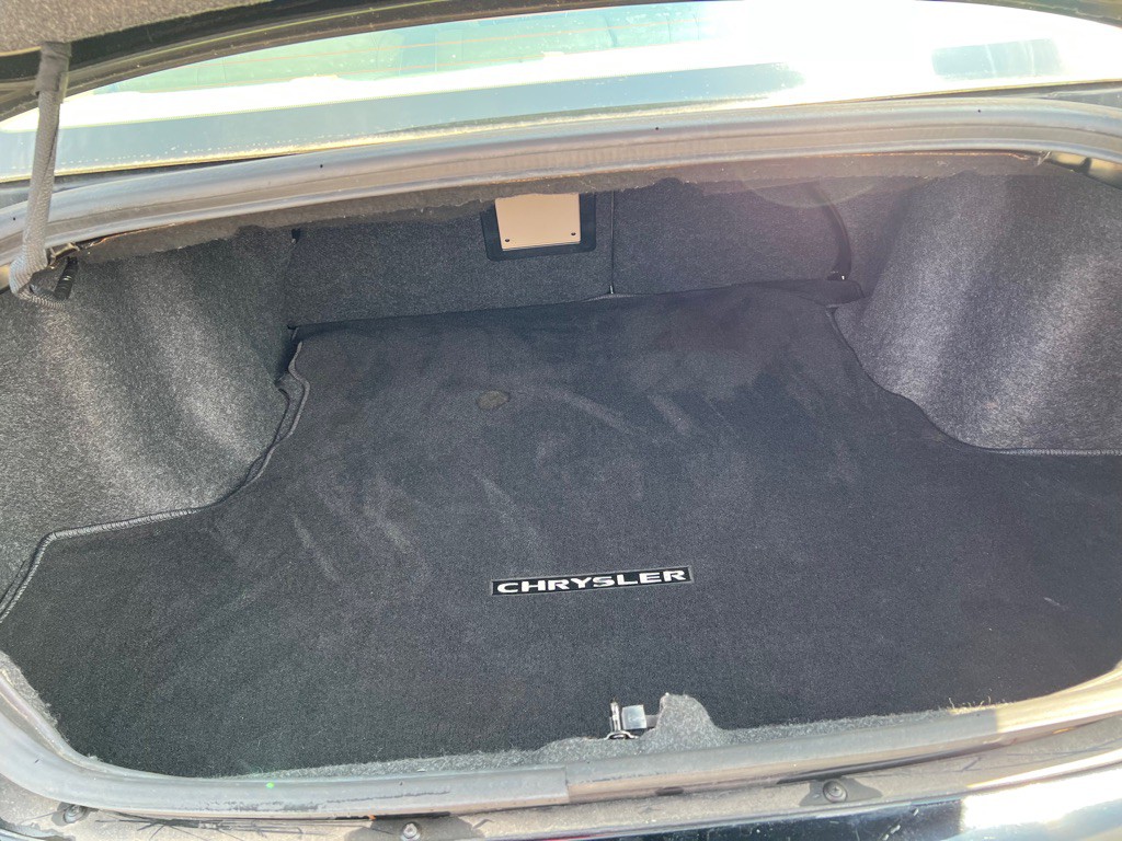 2011 Chrysler 200 Image 24
