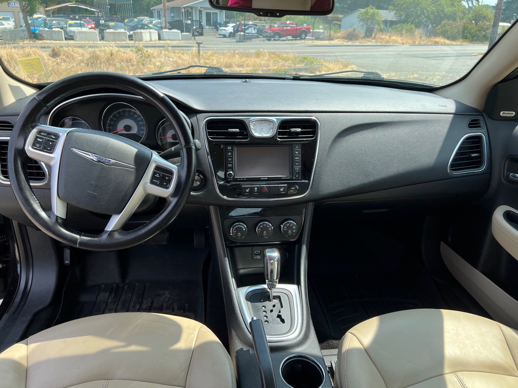 2011 Chrysler 200 Image 26