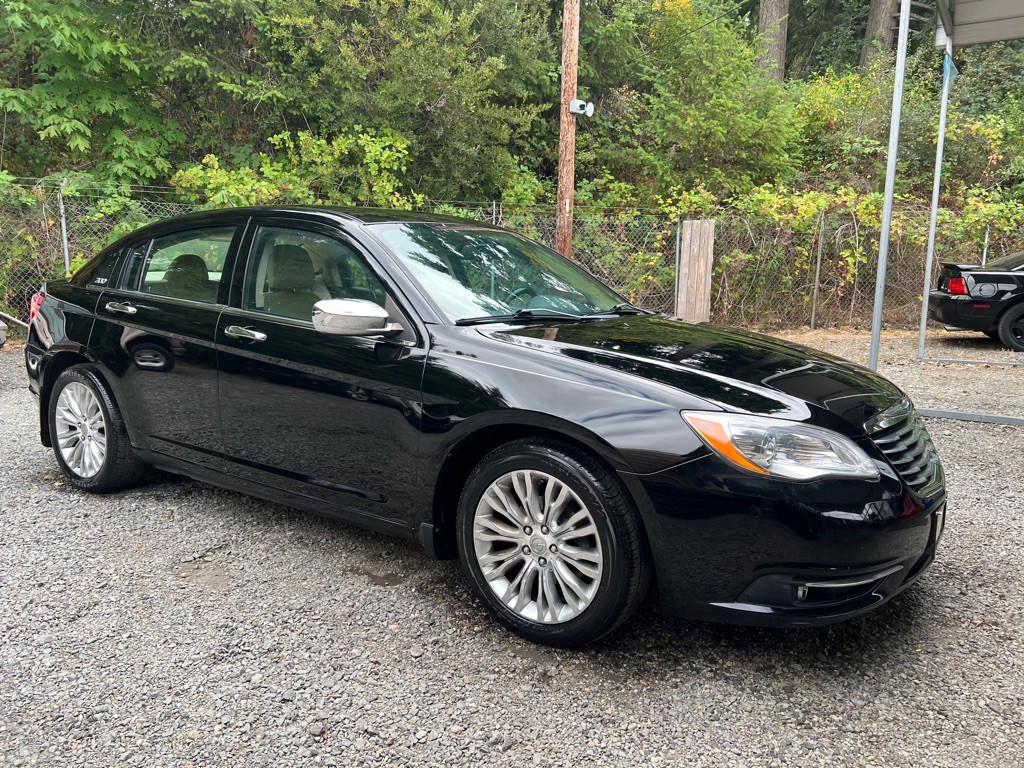 2011 Chrysler 200 Image 32