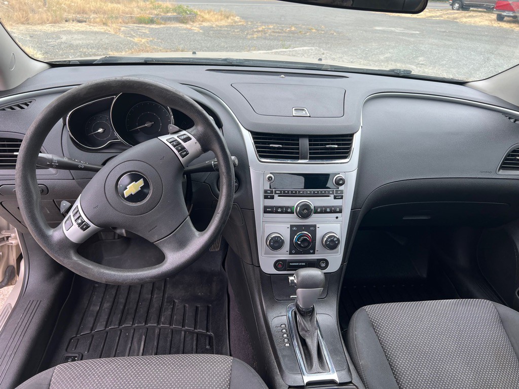 2010 Chevrolet Malibu Image 18