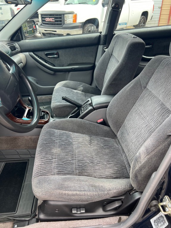 2001 Subaru Legacy Image 28