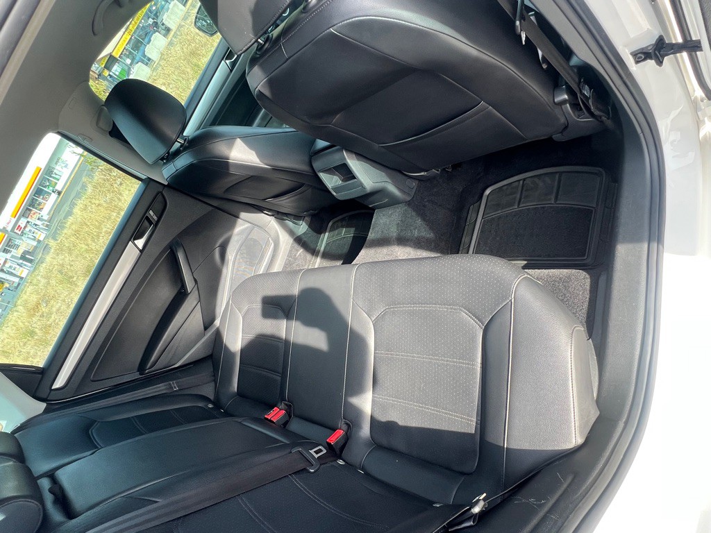 2014 Volkswagen Passat Image 24