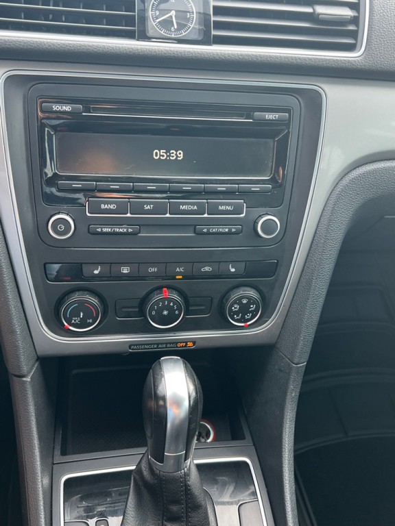 2014 Volkswagen Passat Image 29