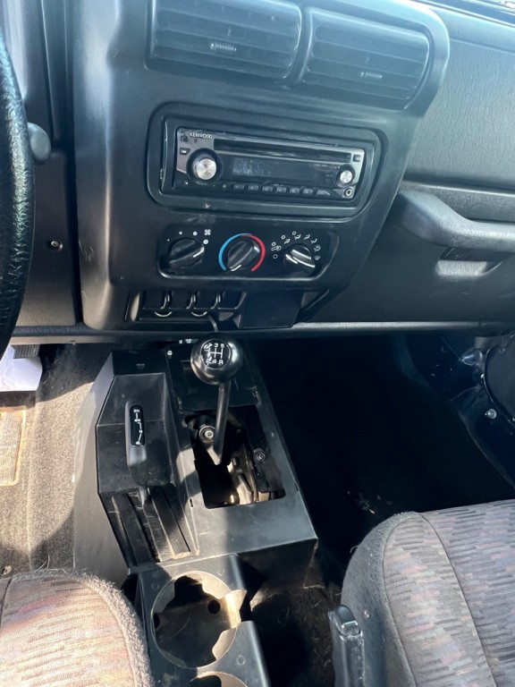 2003 Jeep Wrangler Image 10