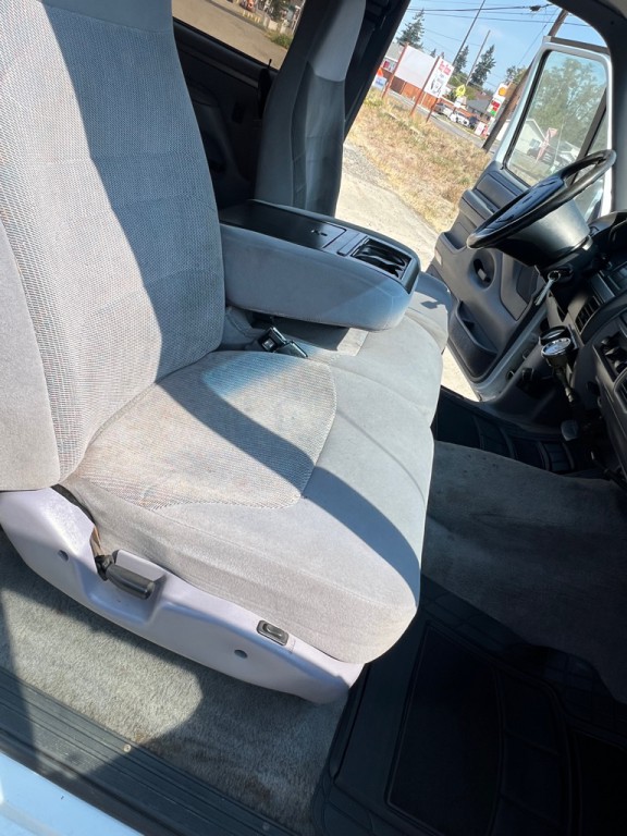 1995 Ford F-350 Image 28