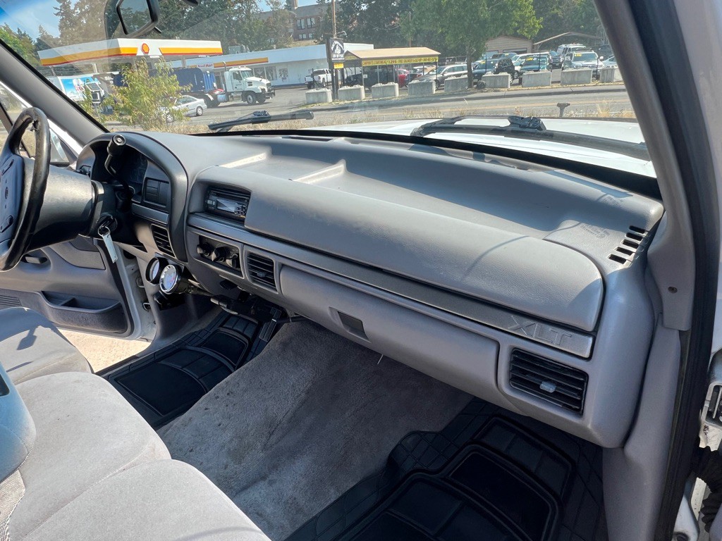 1995 Ford F-350 Image 29