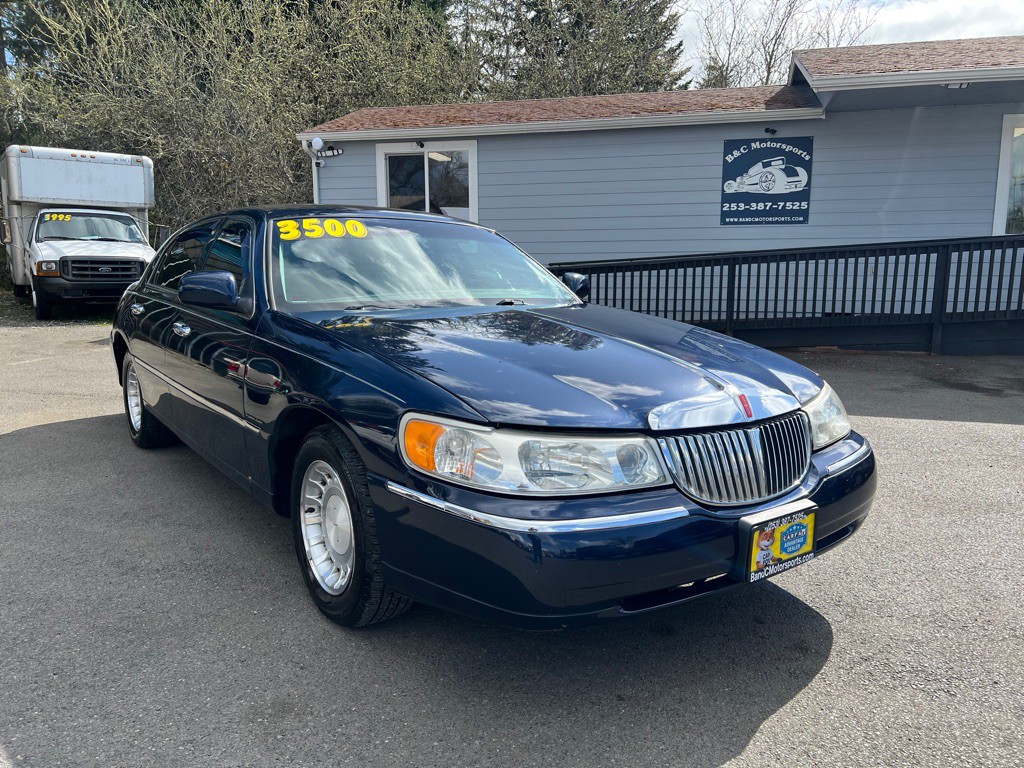 2001 Lincoln Town Car Image 2