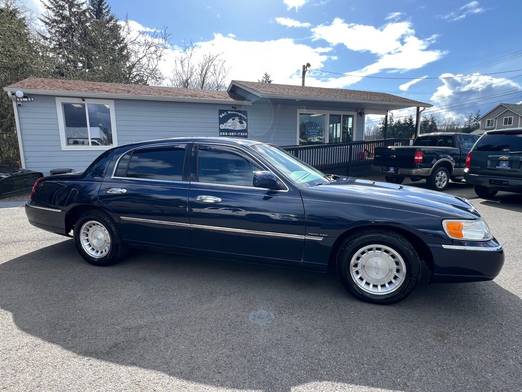 2001 Lincoln Town Car Image 8