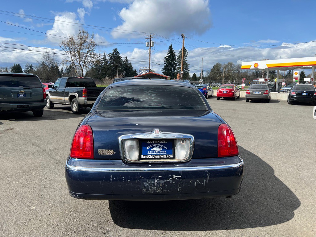 2001 Lincoln Town Car Image 10