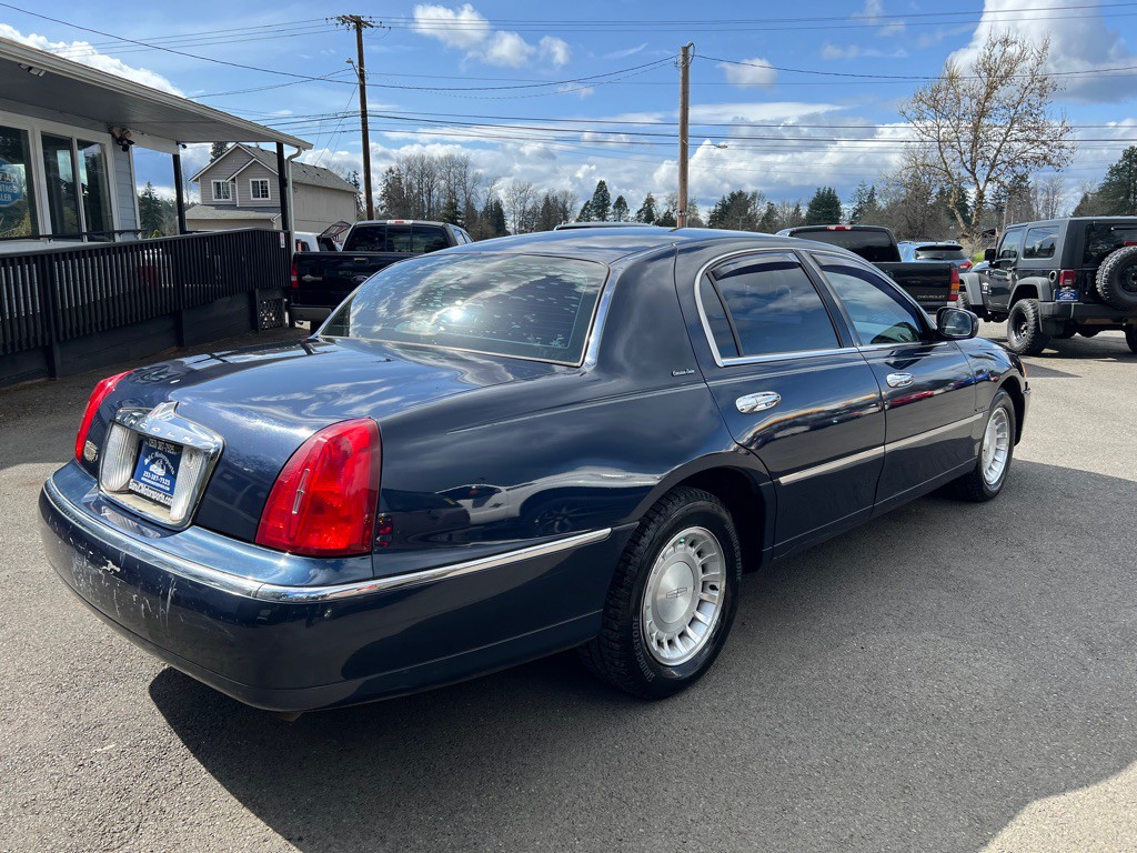 2001 Lincoln Town Car Image 12