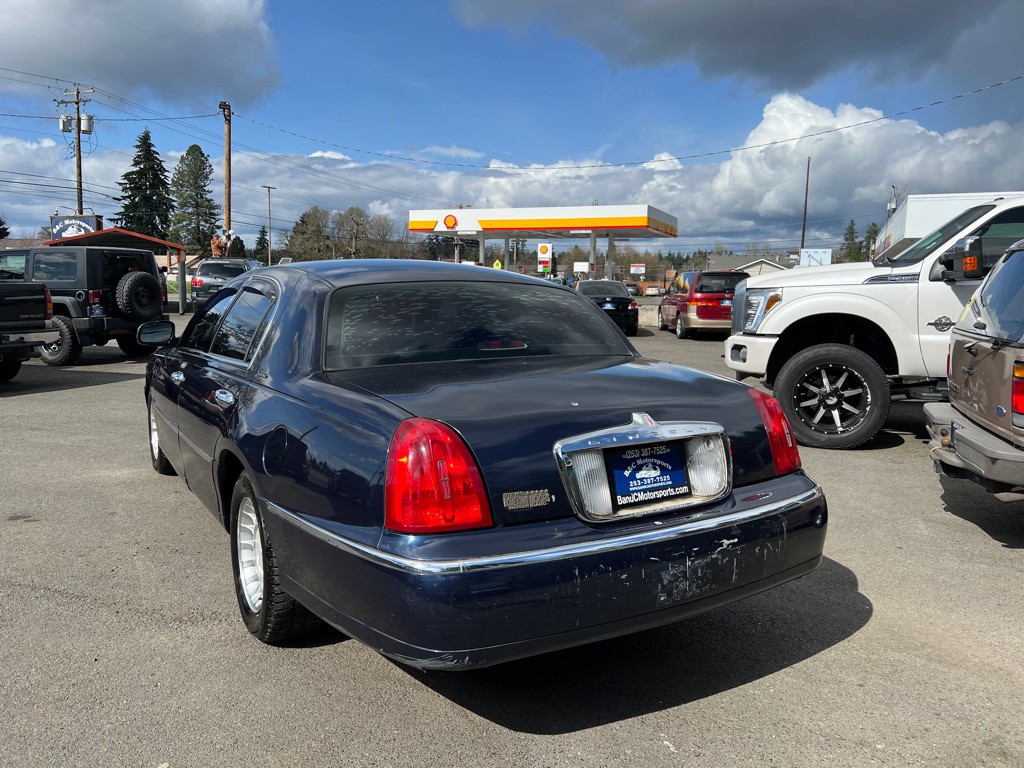 2001 Lincoln Town Car Image 13