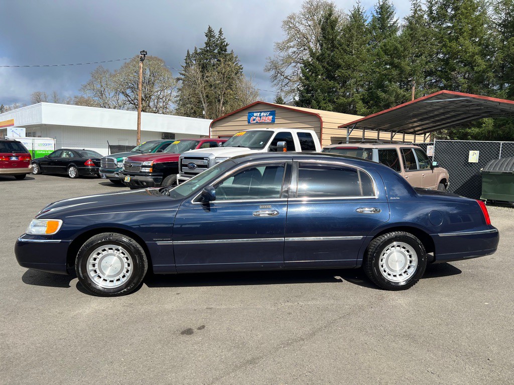2001 Lincoln Town Car Image 18
