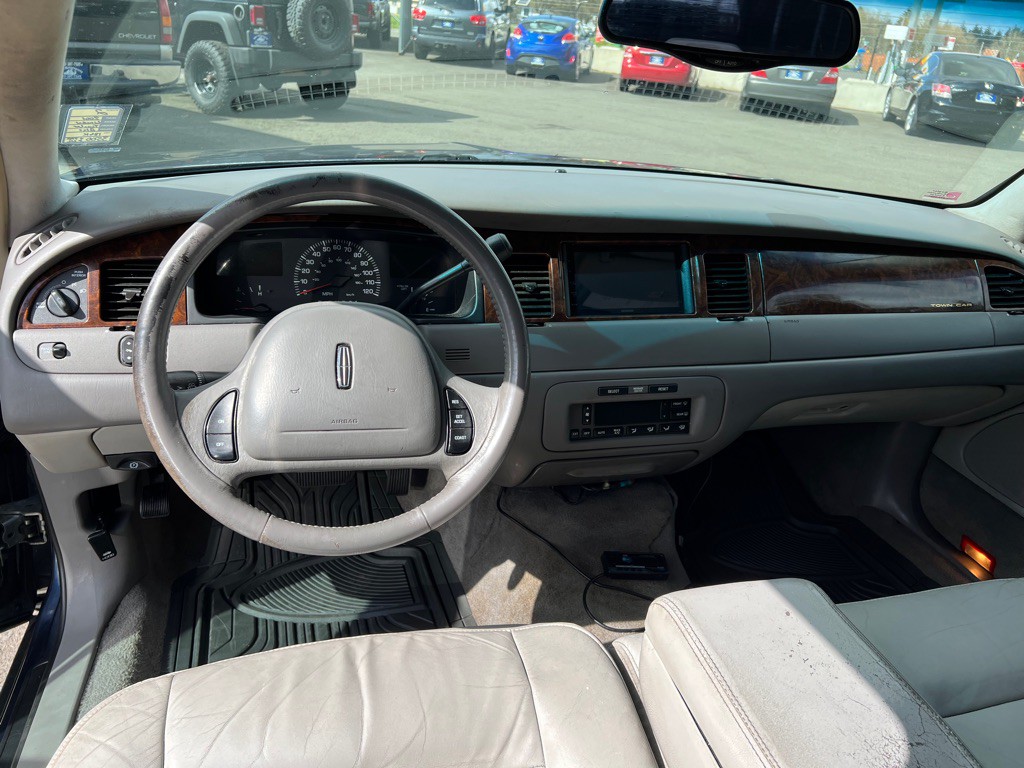 2001 Lincoln Town Car Image 20