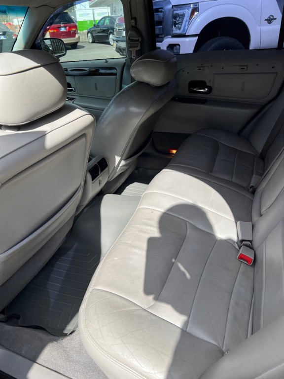 2001 Lincoln Town Car Image 21