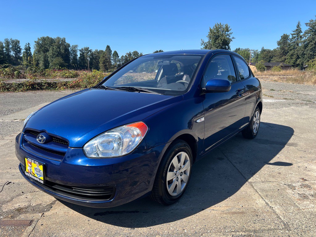 2010 Hyundai Accent Image 2
