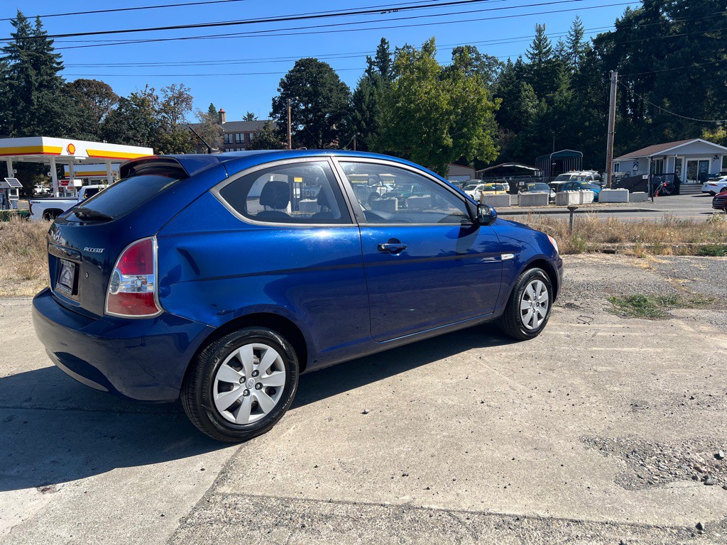 2010 Hyundai Accent Image 10