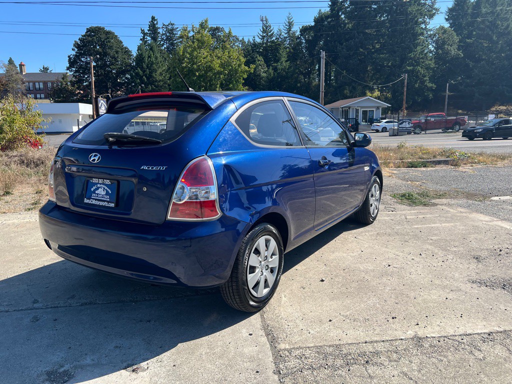 2010 Hyundai Accent Image 11