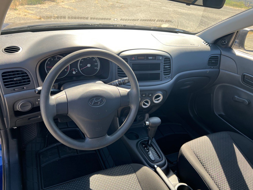 2010 Hyundai Accent Image 21
