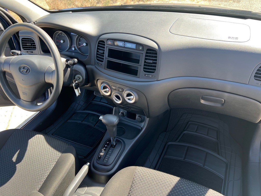 2010 Hyundai Accent Image 26