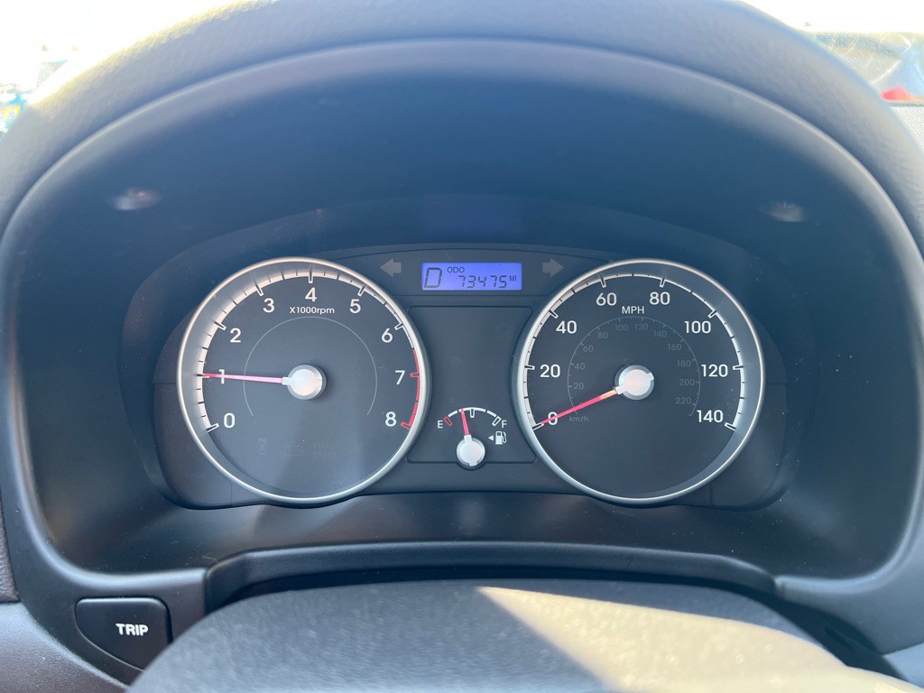 2010 Hyundai Accent Image 30