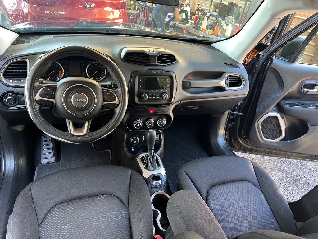 2017 Jeep Renegade Image 29