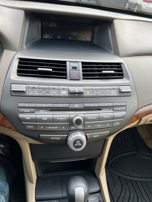 2009 Honda Accord Image 17