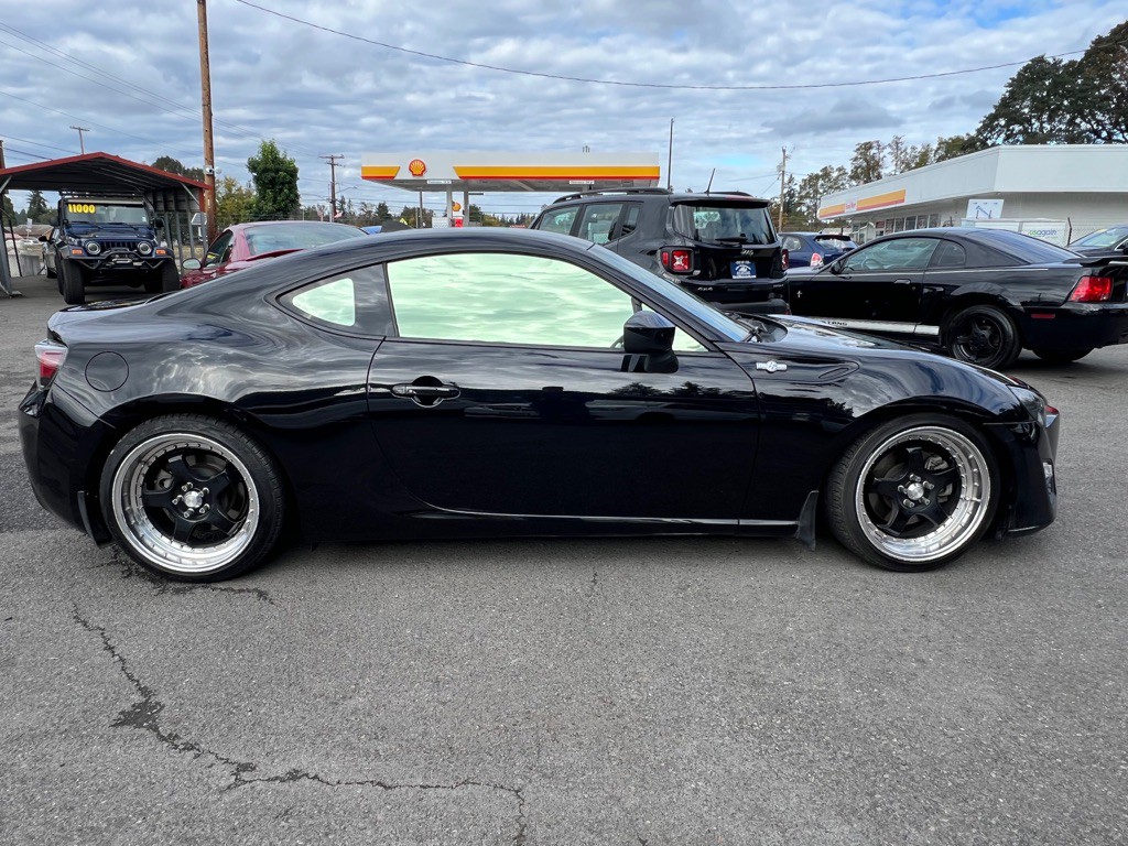 2013 Scion FR-S Image 2