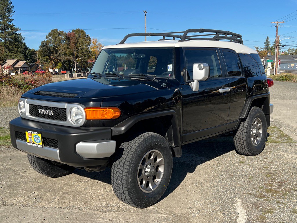 2013 Toyota FJ Cruiser Image 1