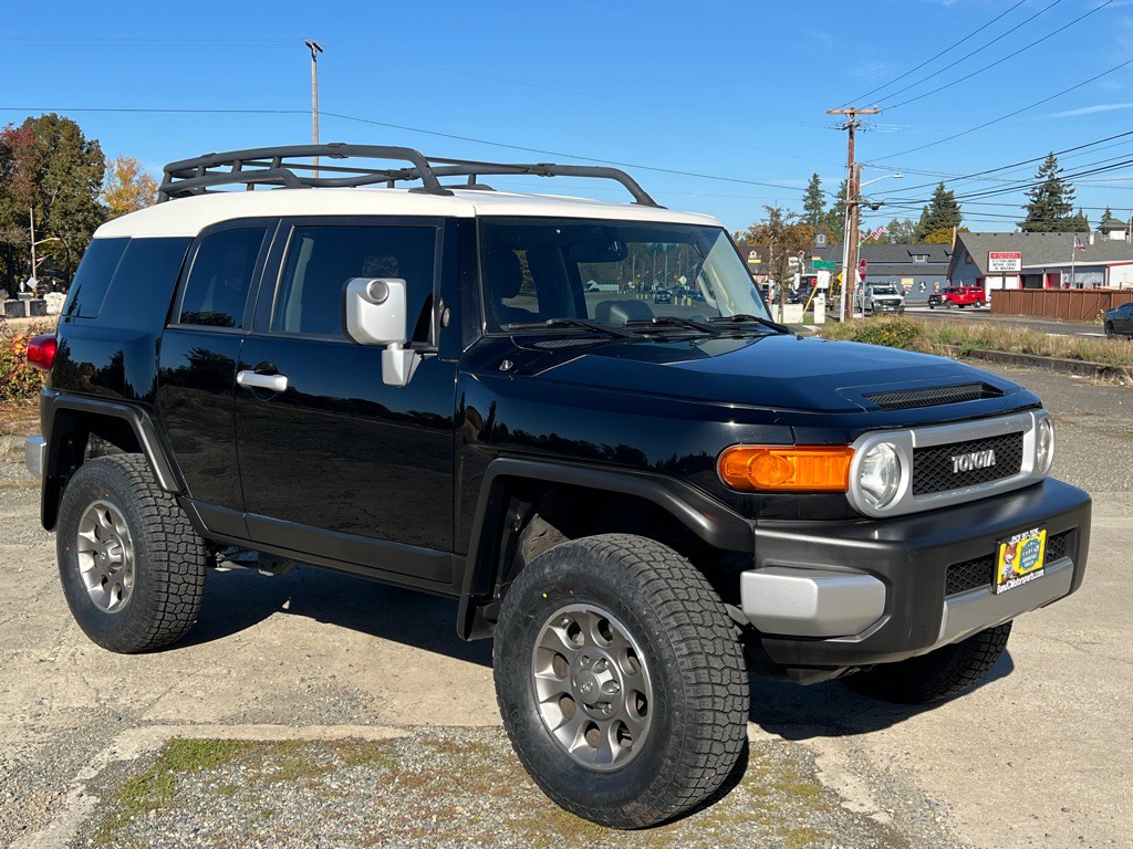 2013 Toyota FJ Cruiser Image 2