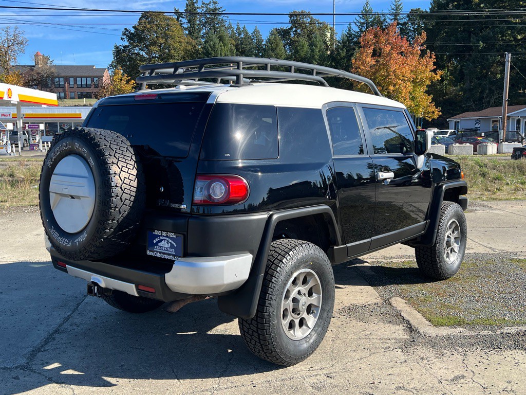 2013 Toyota FJ Cruiser Image 12
