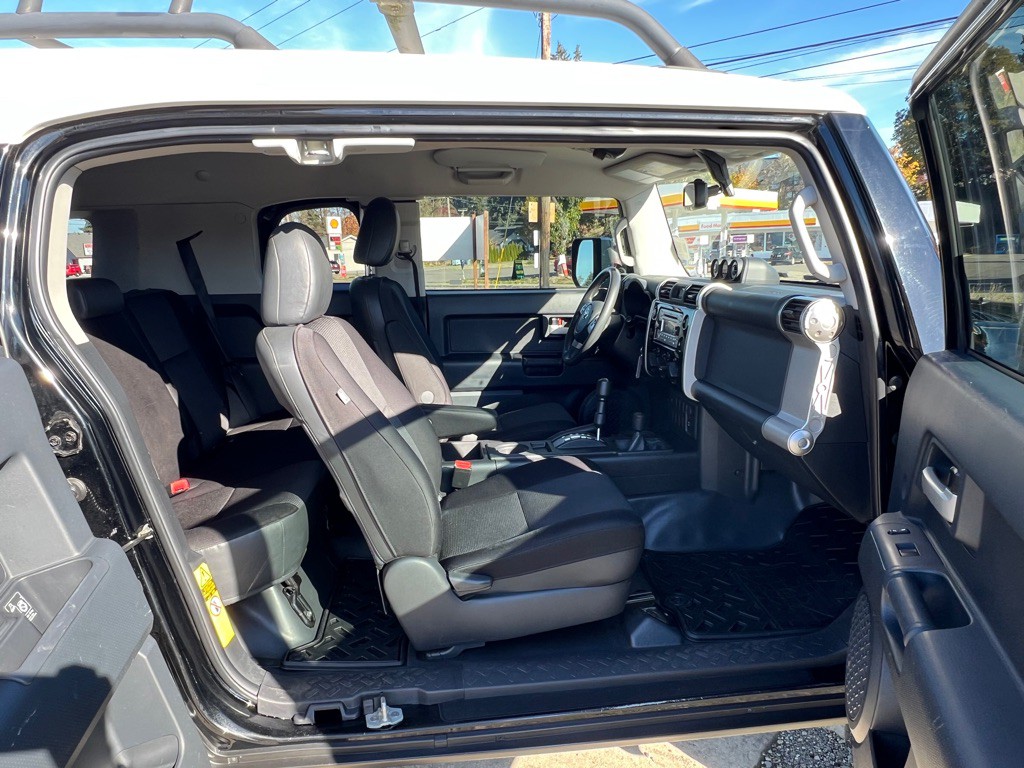 2013 Toyota FJ Cruiser Image 31