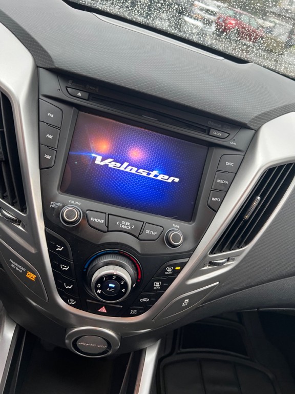 2014 Hyundai Veloster Image 30