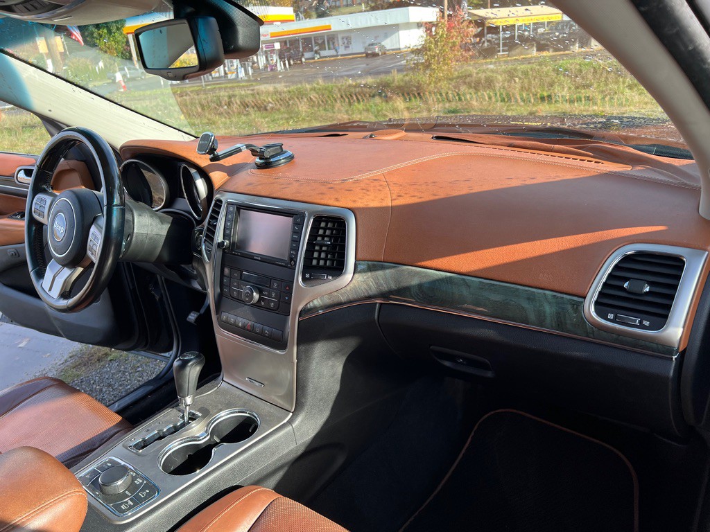 2011 Jeep Grand Cherokee Image 21