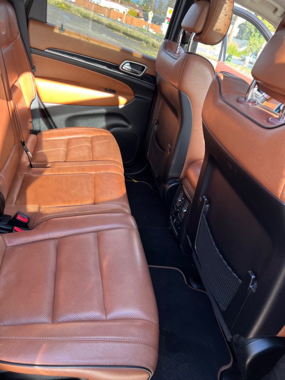 2011 Jeep Grand Cherokee Image 24