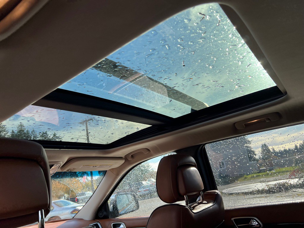 2011 Jeep Grand Cherokee Image 26