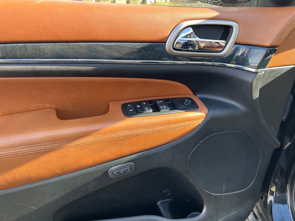 2011 Jeep Grand Cherokee Image 32