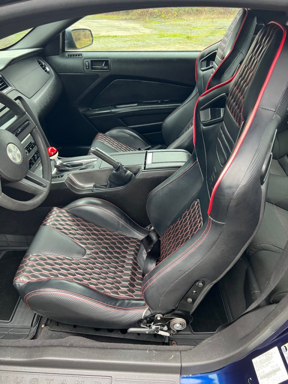 2010 Ford Mustang Image 35