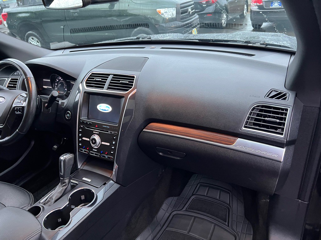 2017 Ford Explorer Image 26