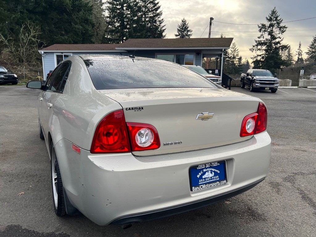 2011 Chevrolet Malibu Image 8