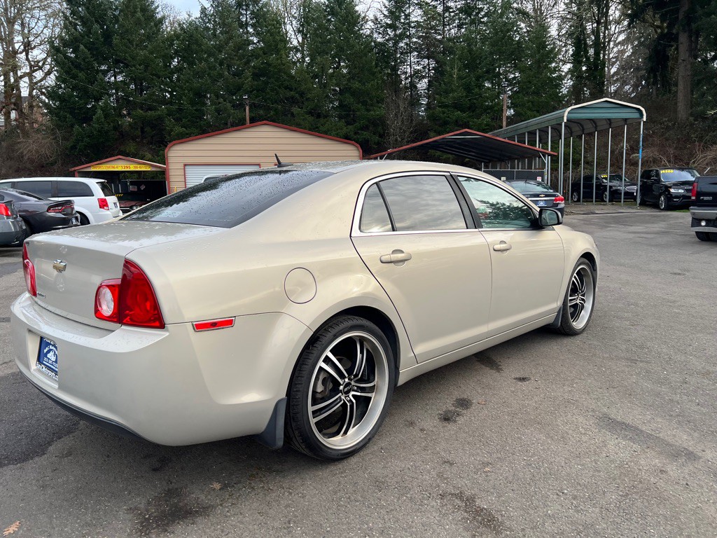 2011 Chevrolet Malibu Image 12