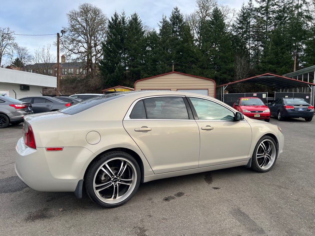 2011 Chevrolet Malibu Image 13