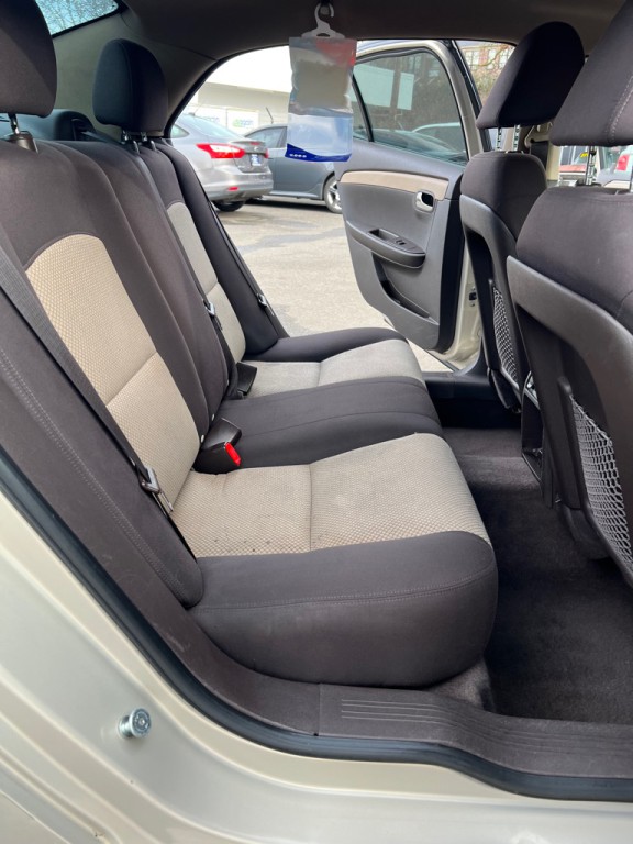 2011 Chevrolet Malibu Image 25