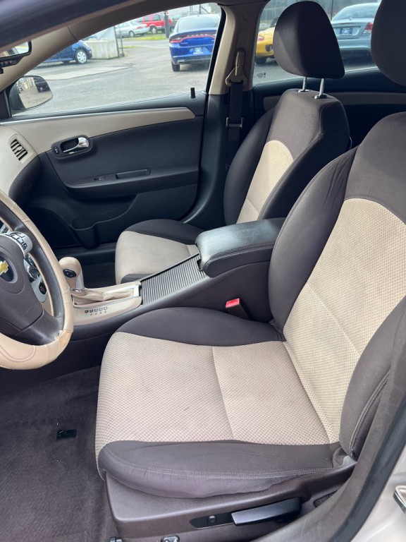 2011 Chevrolet Malibu Image 27