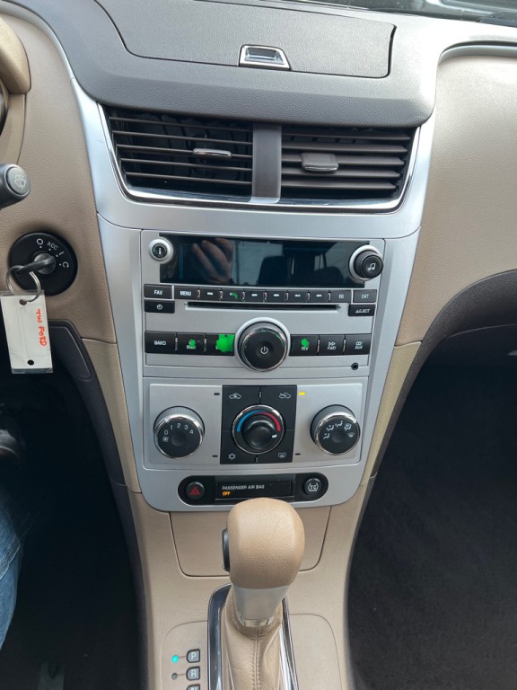 2011 Chevrolet Malibu Image 28