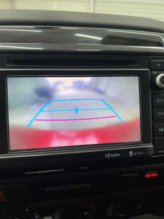 2015 Toyota Tacoma Image 28