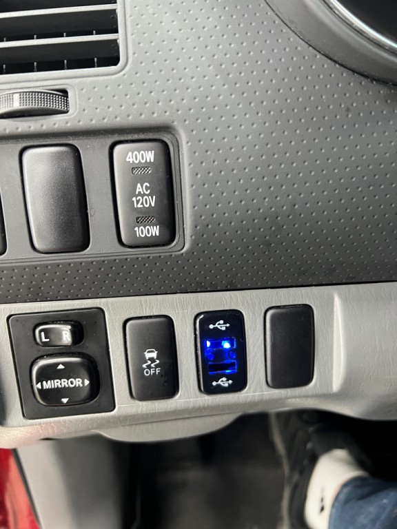 2015 Toyota Tacoma Image 29