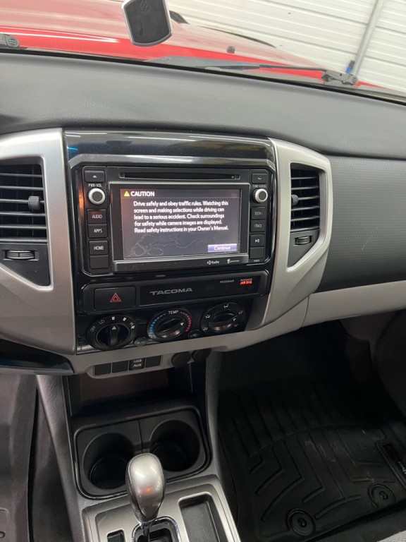 2015 Toyota Tacoma Image 30