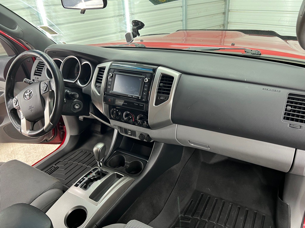 2015 Toyota Tacoma Image 32